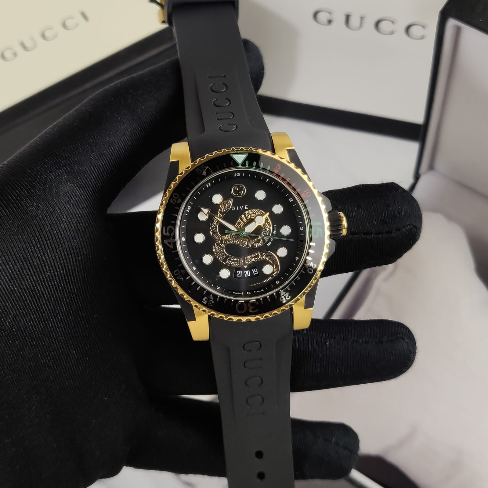 Gucci Snake DIVE YA136219 Quartz - Celebrity Watches