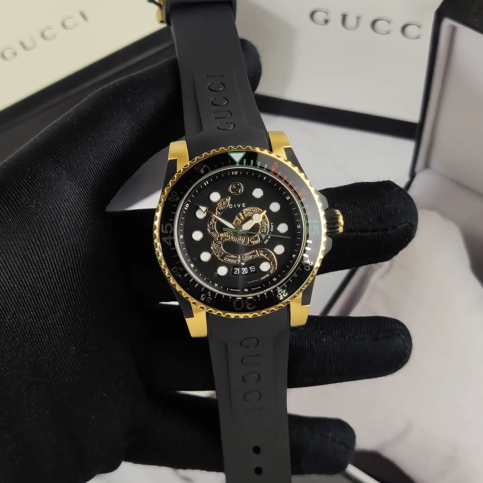 Gucci Snake DIVE YA136219 Quartz Celebrity Watches